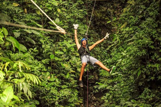 All about canyoneering: adventure tour in Costa Rica
