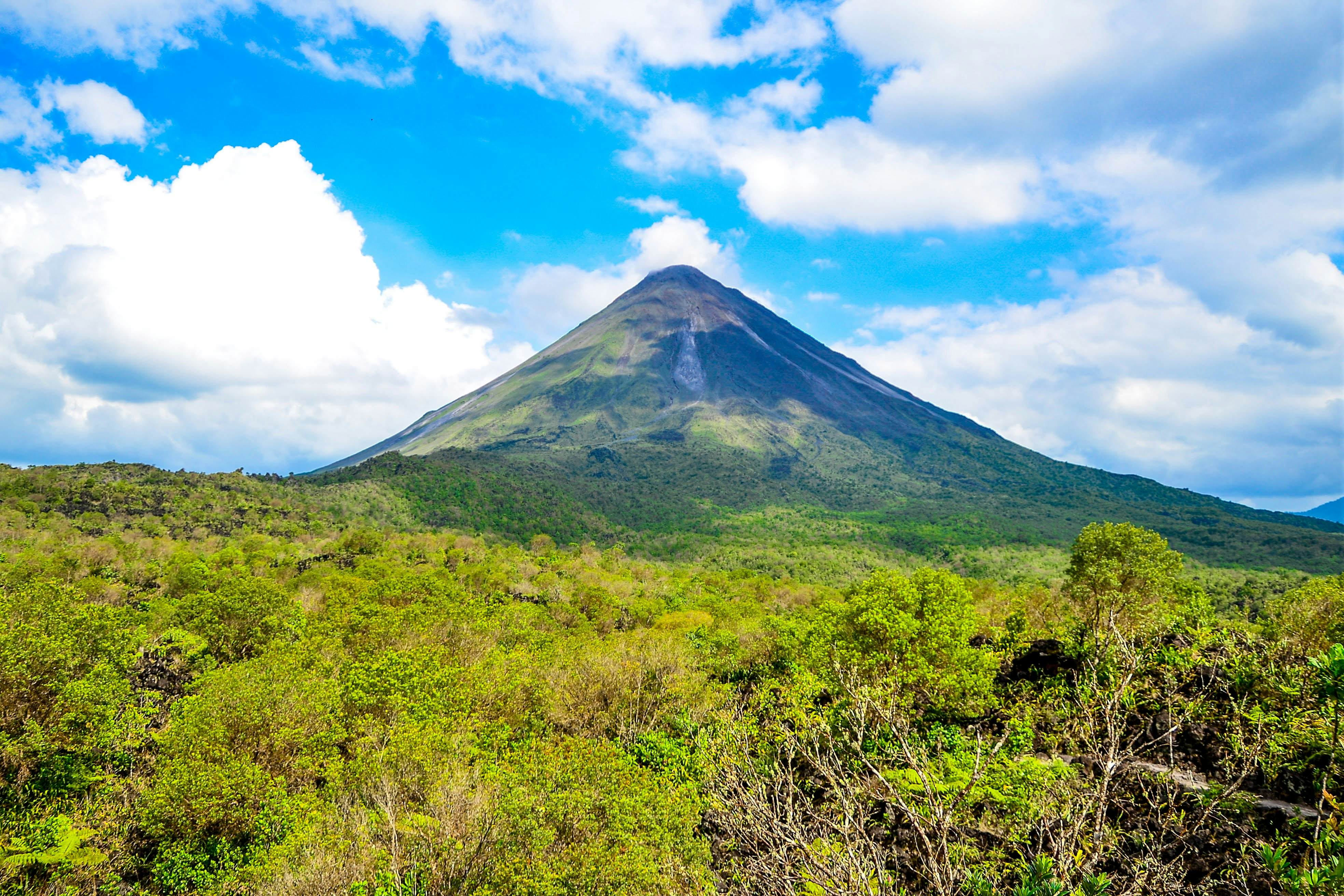 Arenal volcano hiking outlet trails